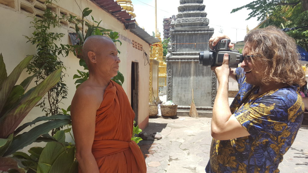 Martijn making a portrait of San, monk in a pagoda. 